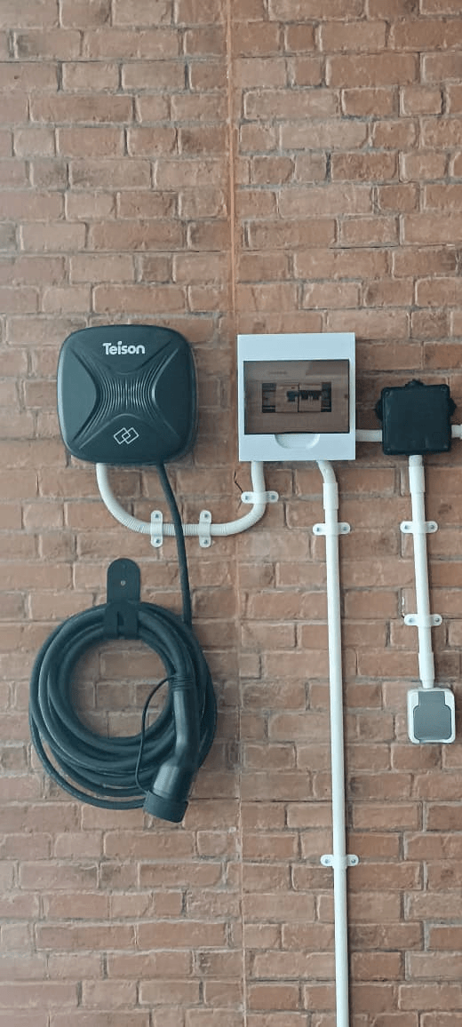 Charger Teison siap pakai di rumah tinggal